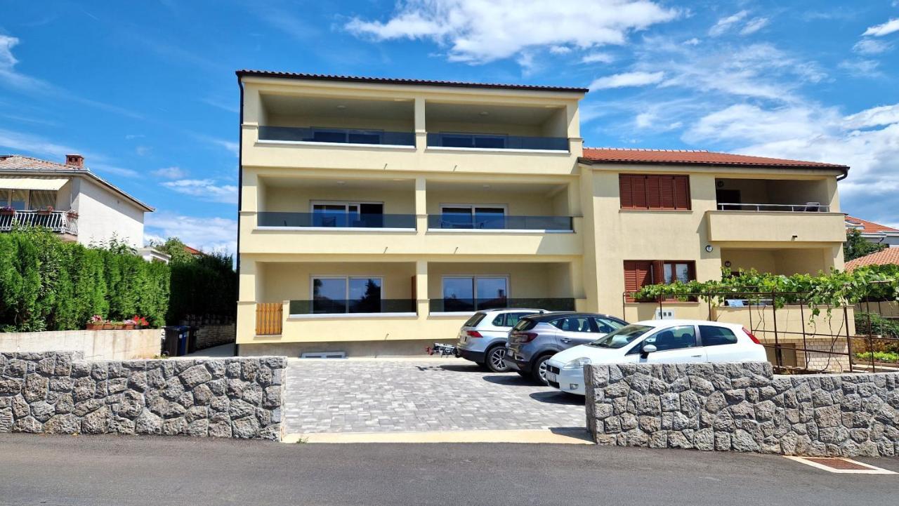 Apartmani Krajinovic Krk Town Exterior photo