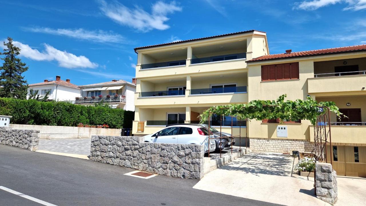Apartmani Krajinovic Krk Town Exterior photo