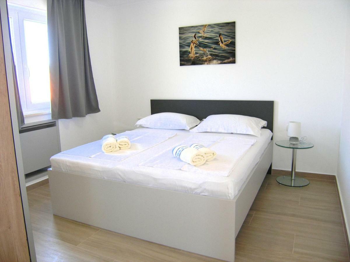 Apartmani Krajinovic Krk Town Exterior photo