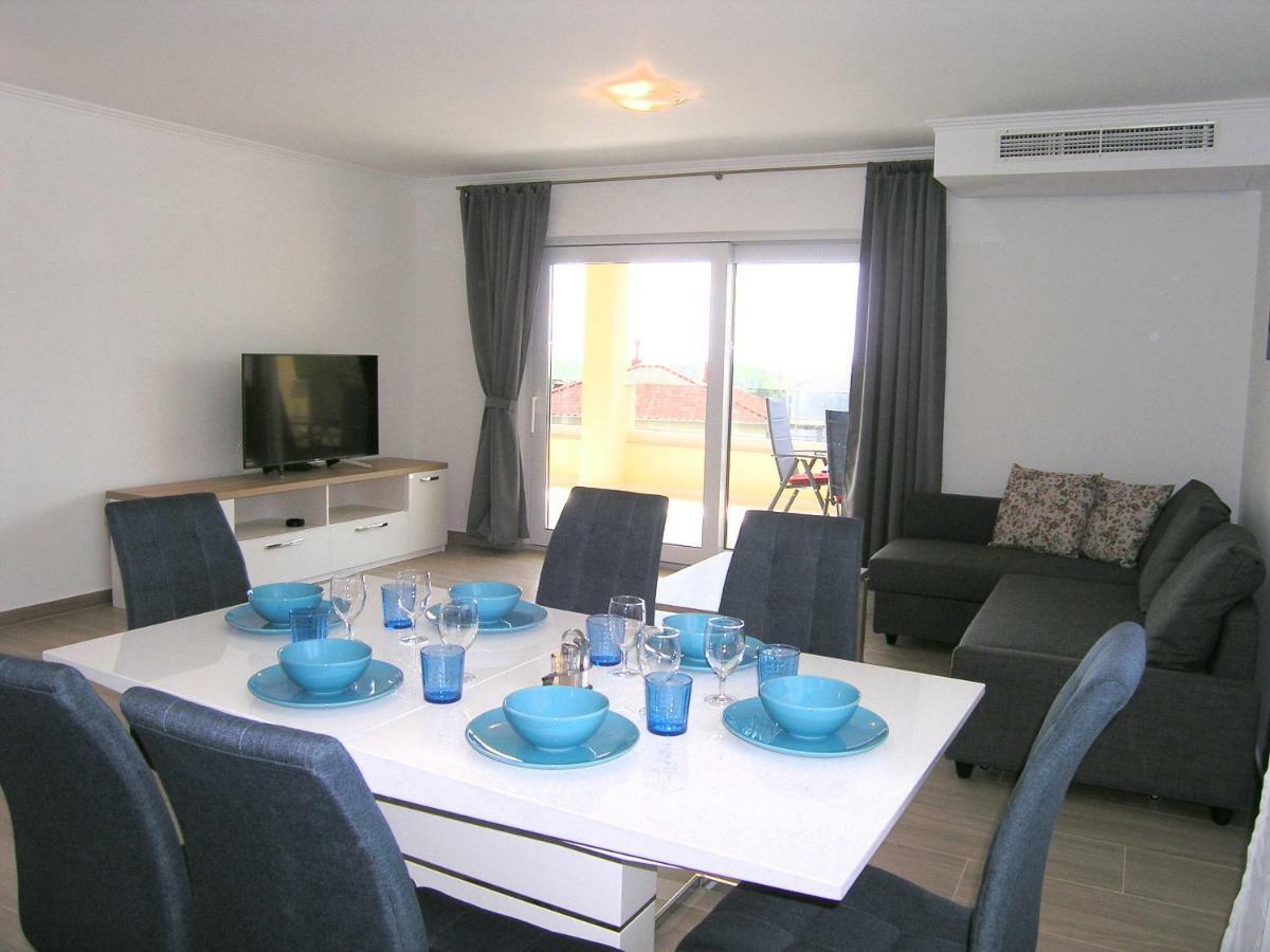 Apartmani Krajinovic Krk Town Exterior photo