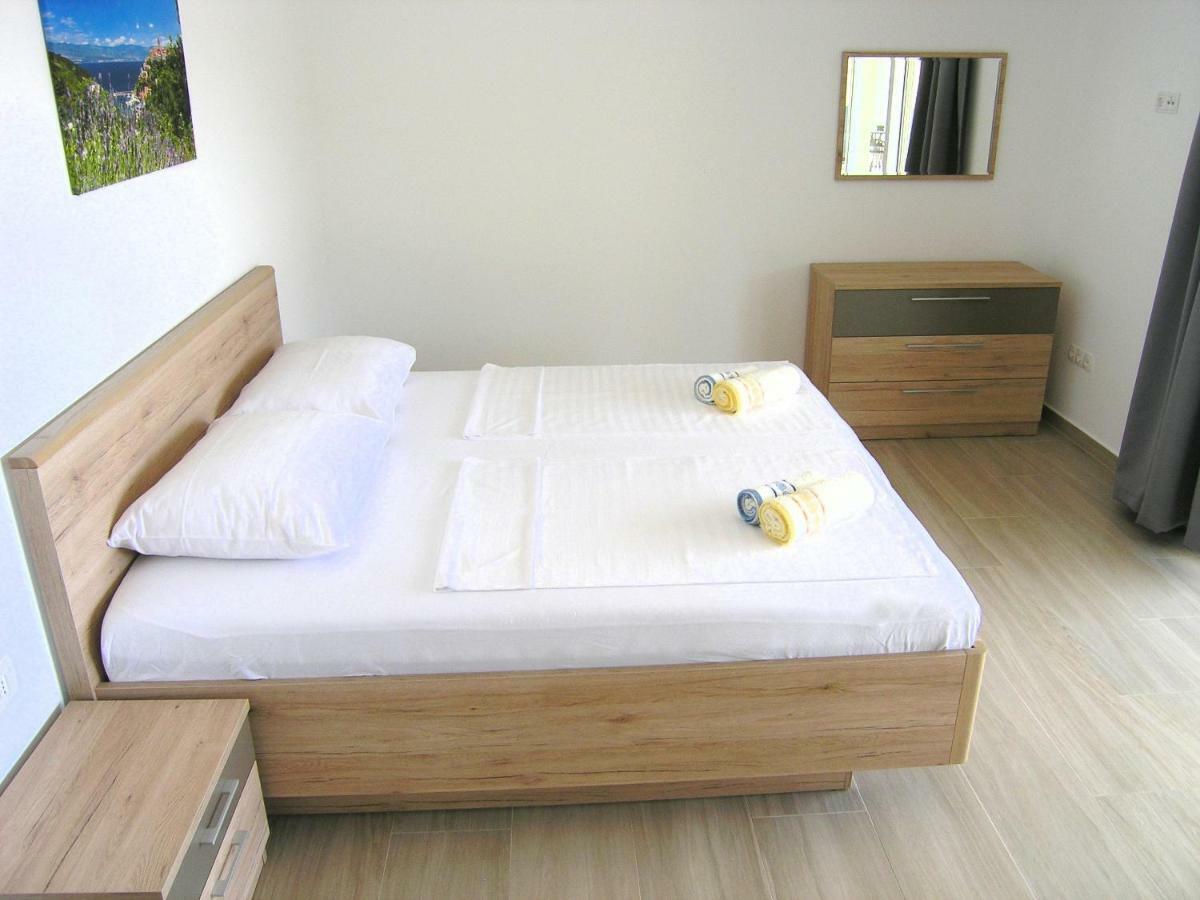 Apartmani Krajinovic Krk Town Exterior photo