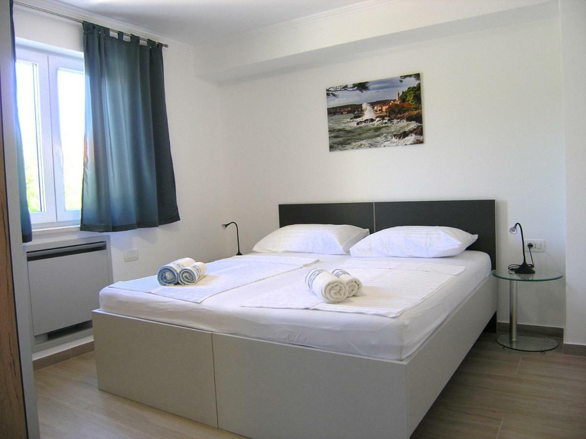 Apartmani Krajinovic Krk Town Exterior photo