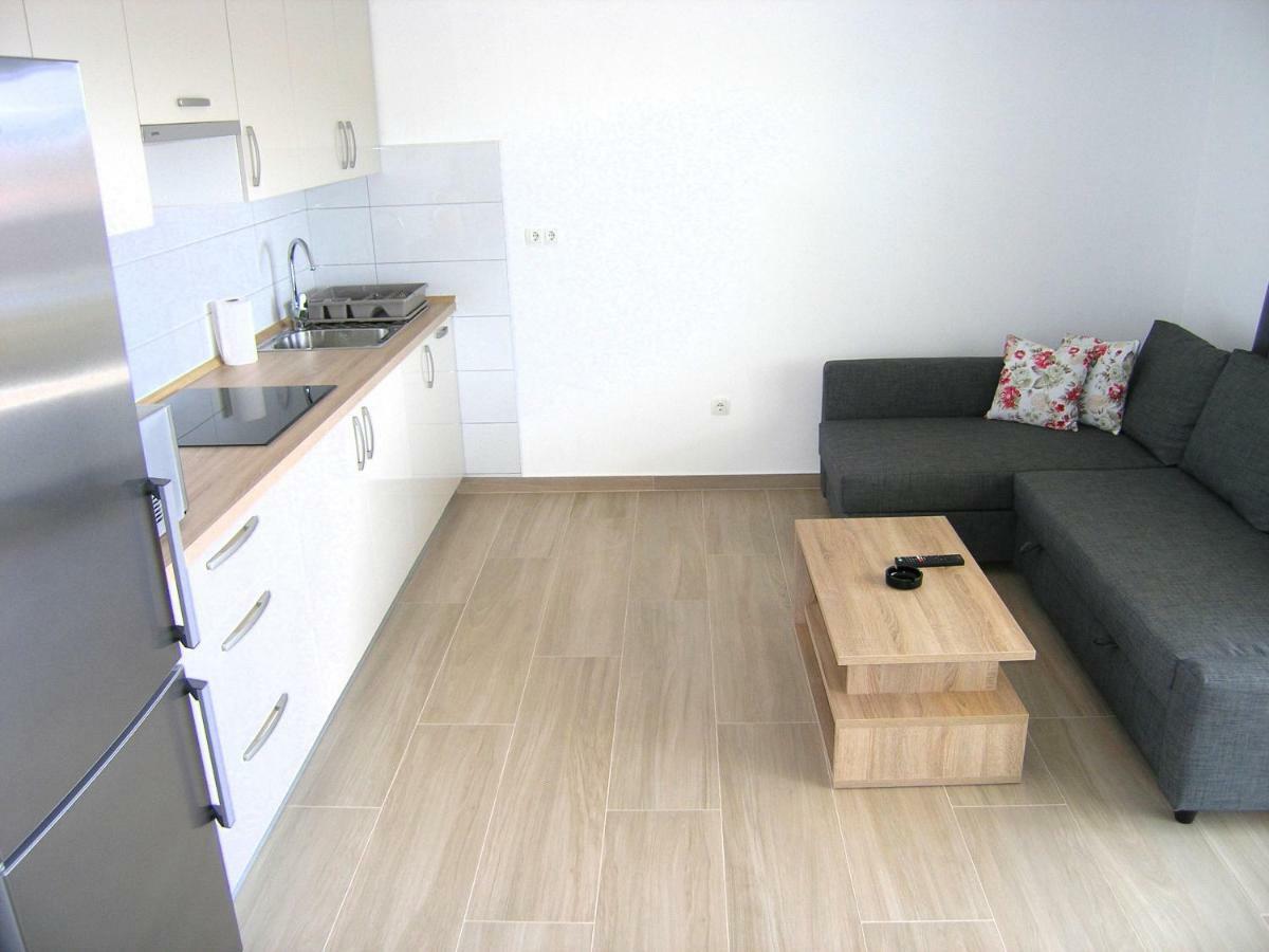 Apartmani Krajinovic Krk Town Exterior photo