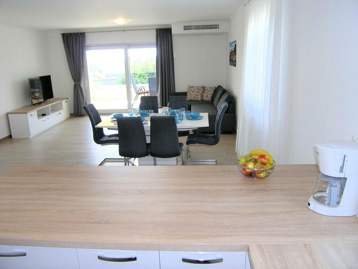 Apartmani Krajinovic Krk Town Exterior photo