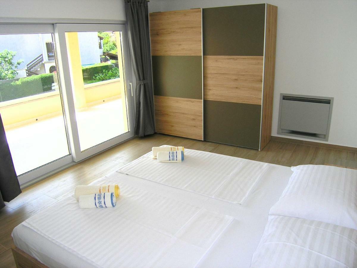 Apartmani Krajinovic Krk Town Exterior photo