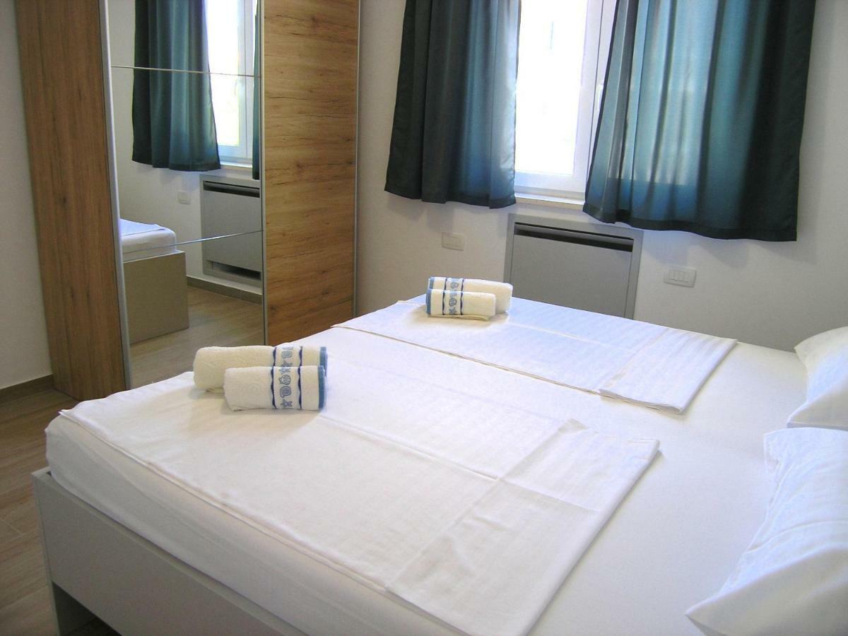 Apartmani Krajinovic Krk Town Exterior photo
