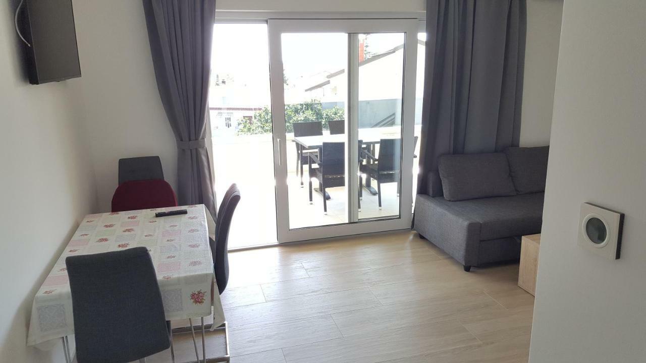 Apartmani Krajinovic Krk Town Exterior photo