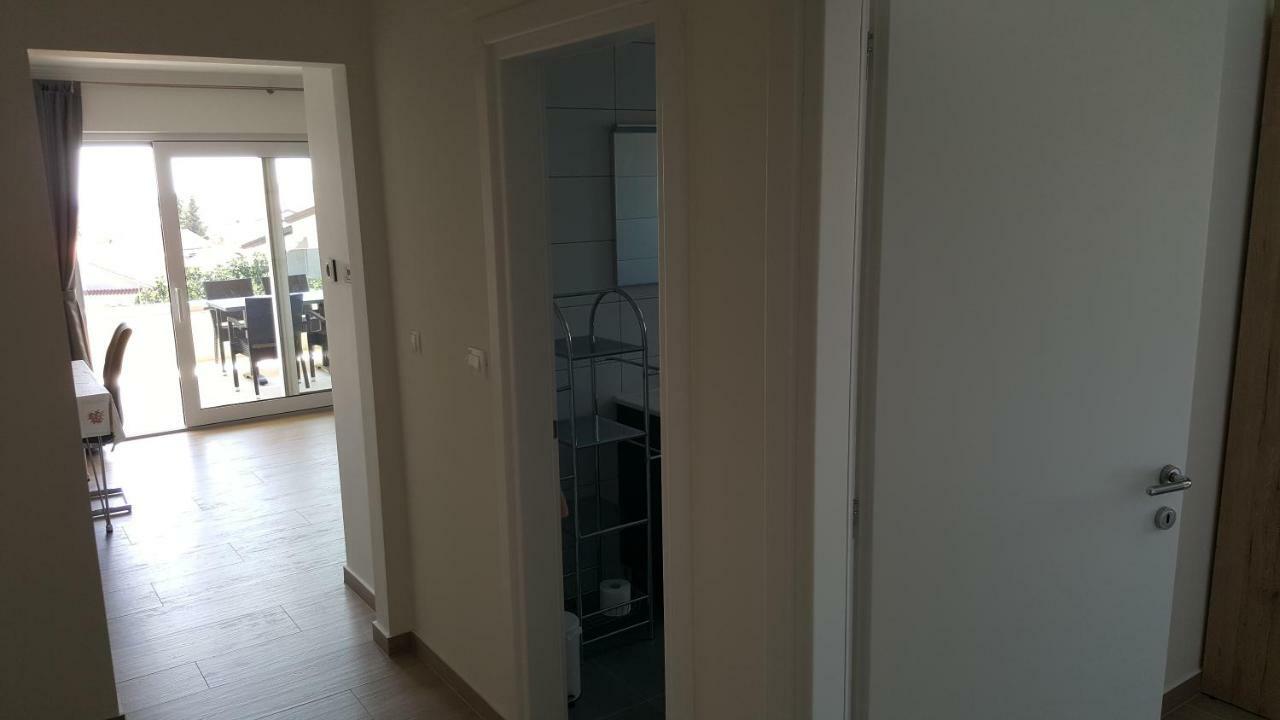 Apartmani Krajinovic Krk Town Exterior photo