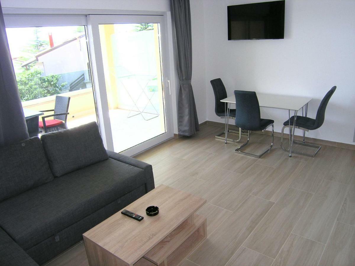 Apartmani Krajinovic Krk Town Exterior photo